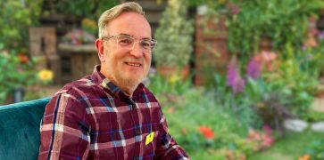 <p><strong>Alan Robertson: Giving Something back</strong></p>